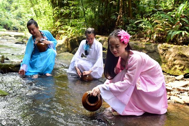 七夕節(jié)農(nóng)村的家里還韌針，烙“七巧餅”么？你們那里“七夕”都有什么風(fēng)俗習(xí)慣？